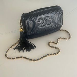 Vintage CHANEL crossbody — Dark Navy Blue